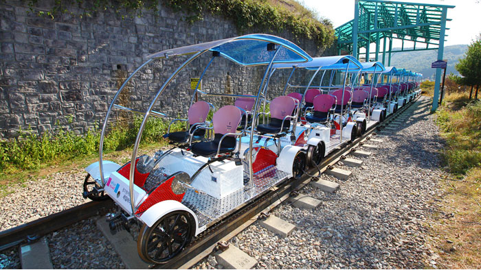 上周日他把自行车还给了我用英语怎么说?-他的