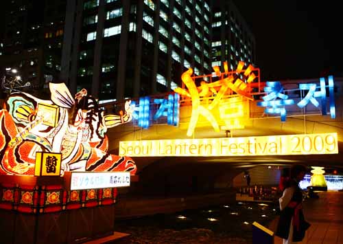 Visit Korea Year's Cheongyecheon Stream Lantern Festival