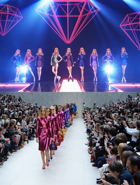 <em>少女时代MV</em>里的<em>服装</em>原来是超高价名牌:韩国旅