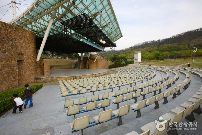 La salle de concert en plein air Kolon (대구 코오롱 야외음악당)