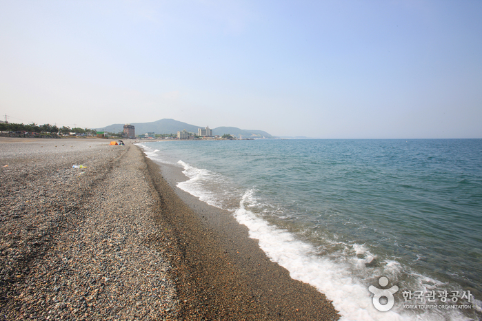 Gangdong Pebble Beach (강동몽돌해변)