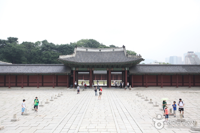 thumbnail-Changdeokgung Injeongmun Gate (창덕궁 인정문)-7