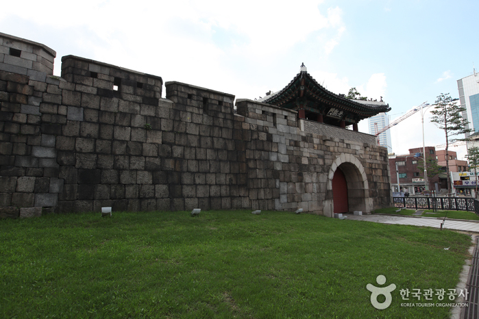 thumbnail-Gwanghuimun Gate (광희문)-4