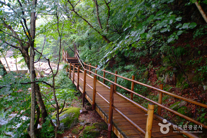 Woraksan National Park (월악산국립공원)