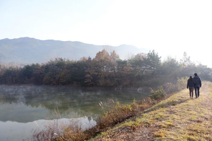 쌍산재 옆 저수지의 아침산책