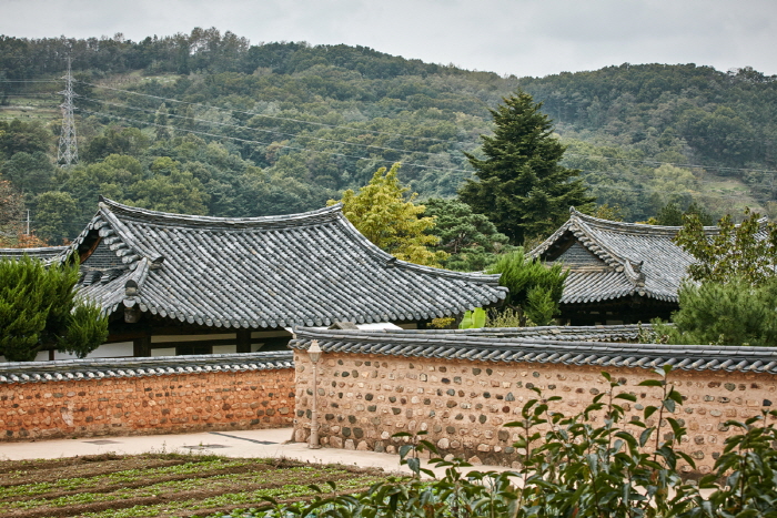 Village of the Nampyeong Mun Clan in Bon-ri (남평문씨본리세거지)