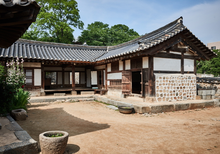 Yongheunggung Palace (용흥궁)