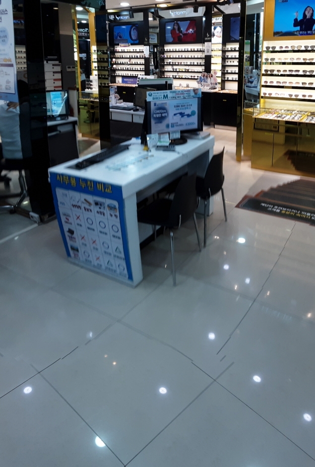 Davich Optical - Myeong-dong Branch [Tax Refund Shop] (다비치안경 명동점)