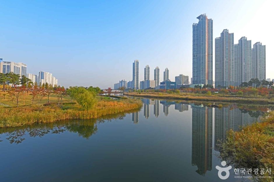 Cheongna Lake Park (청라호수공원)