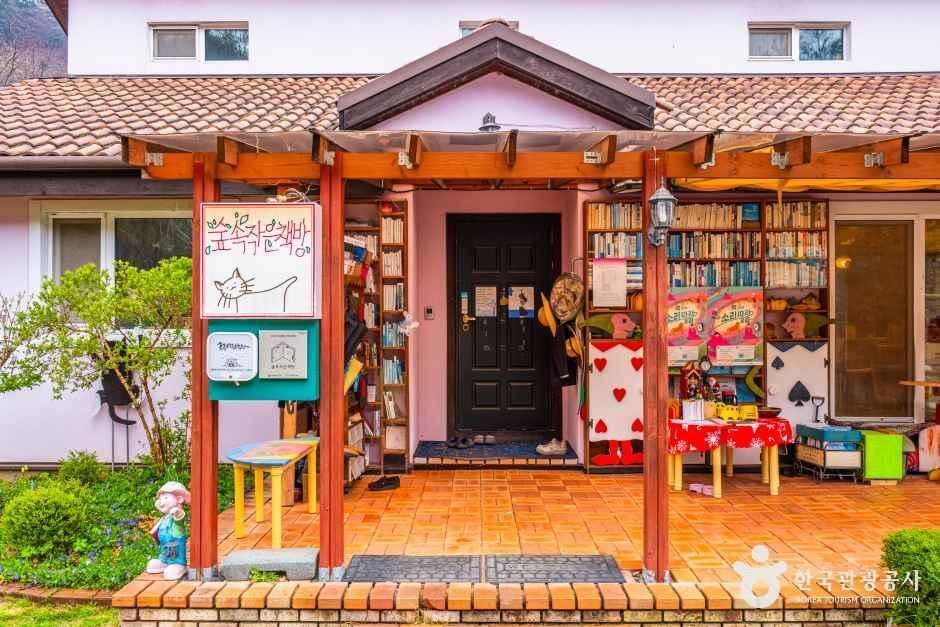 thumbnail-숲속작은책방-11
