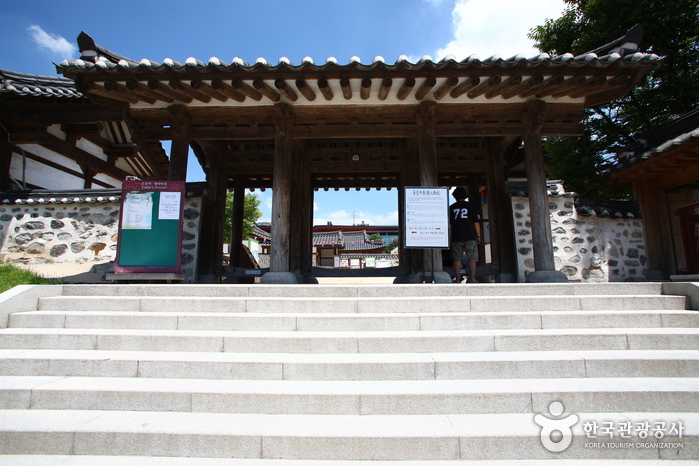 Namsangol Hanok Village (남산골 한옥마을)