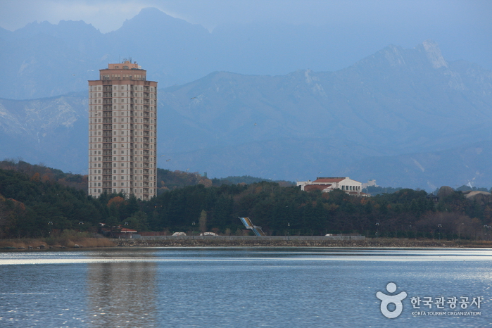Yeongnangho Lake (영랑호)