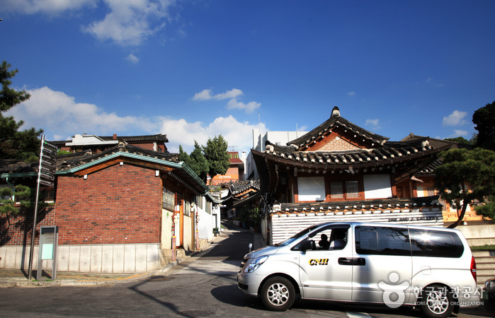 Bukchon Hanok Village (북촌한옥마을)