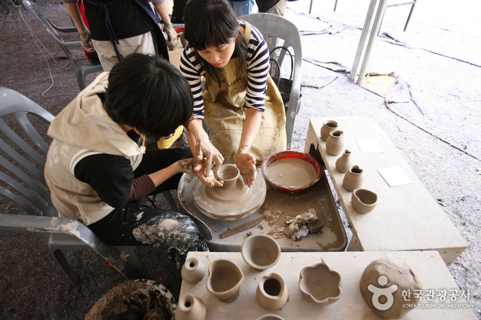 Mungyeong Traditional Chasabal Festival (문경 전통찻사발축제)