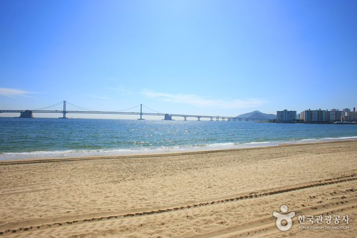 Gwangalli Beach (광안리해수욕장)