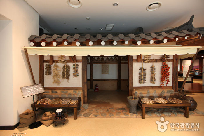 Seoul Yangnyeongsi Herb Medicine Museum (서울약령시 한의약박물관)