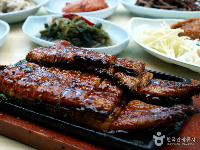 담백하고 쫄깃한 맛이 강한 고창풍천장어