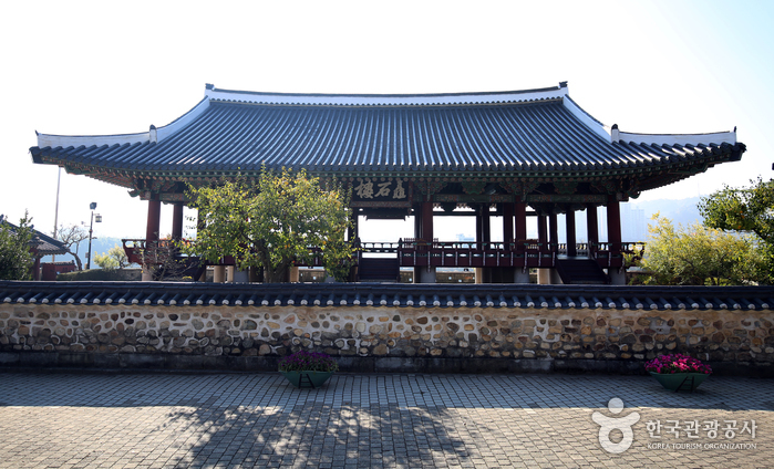 Pavillon Chokseongnu (촉석루)