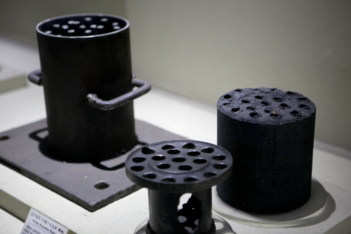 Marvelous coals from 9-holed to 19-holed coal briquette