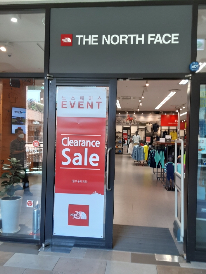 The North Face - Lotte Paju Branch [Tax Refund Shop] (노스페이스 롯데파주)