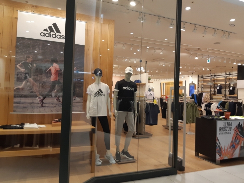 Adidas - Lotte Pyeongchon Branch [Tax Refund Shop] (아디다스 롯데평촌)