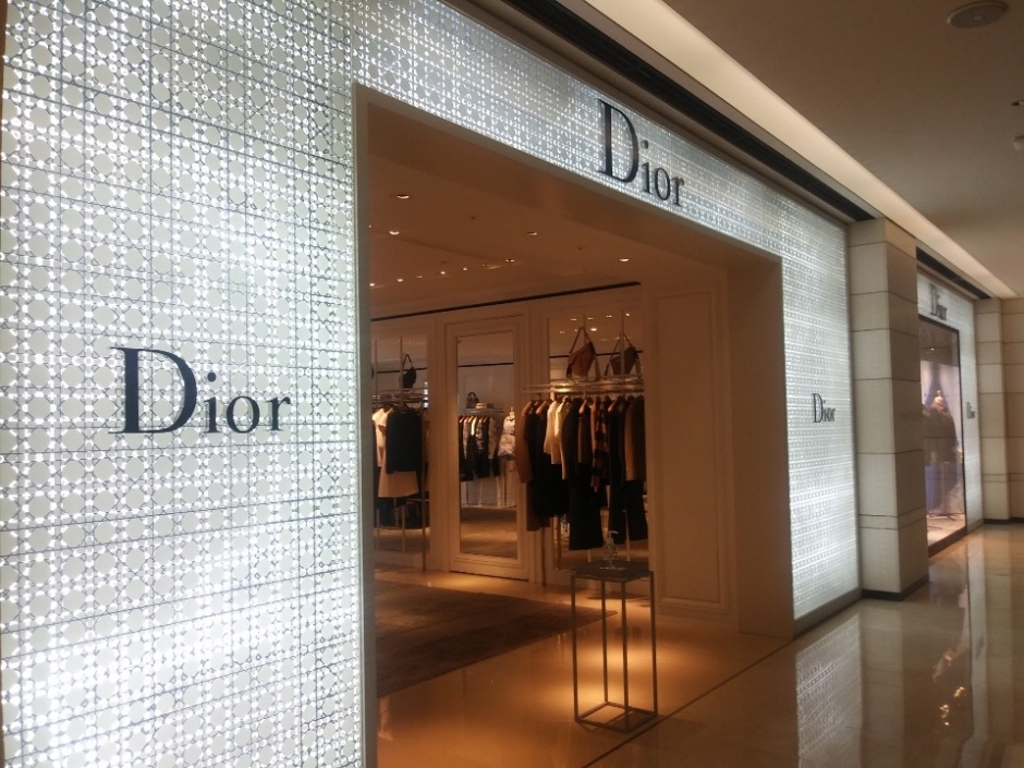 Dior - Hyundai Apgujeong Main Branch (2F) [Tax Refund Shop] (디올 현대 본점 2층)