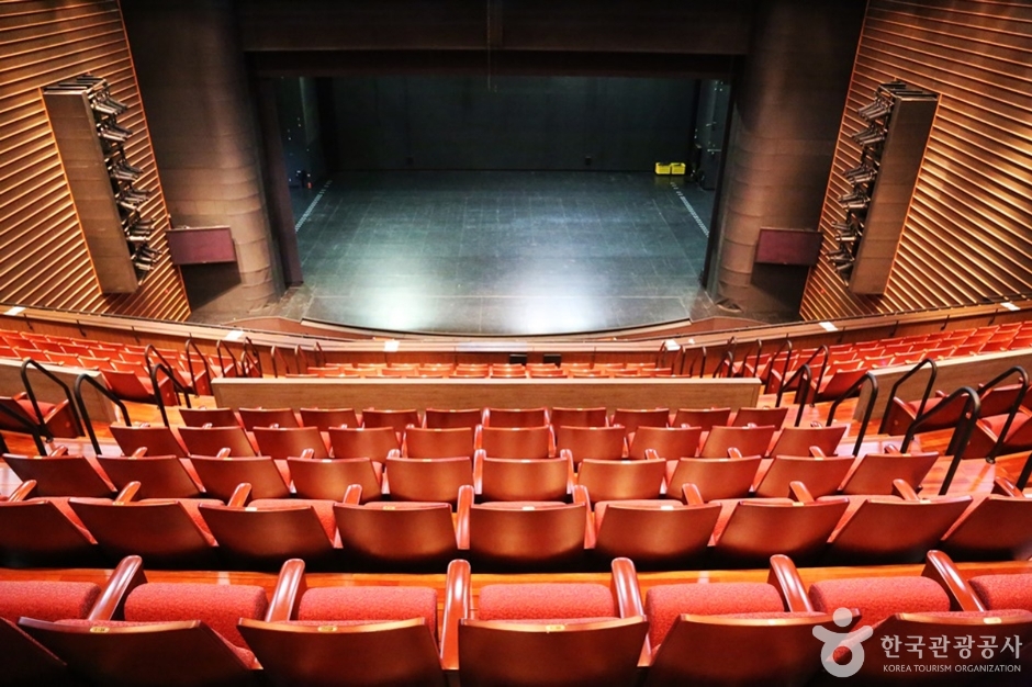 Театр Сохян Shinhan Card Hall (소향씨어터신한카드홀)