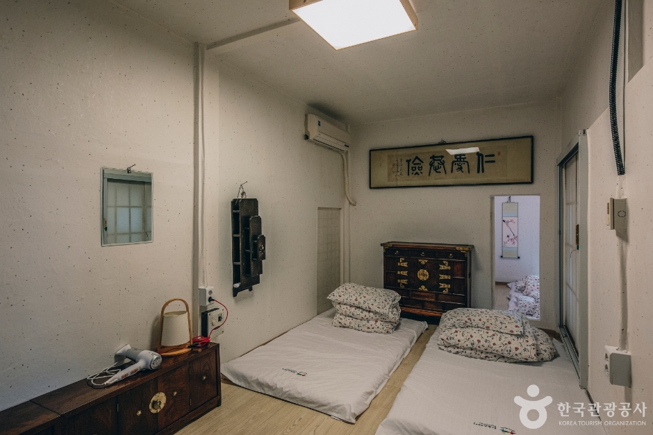 Gwonjinsadaek House[Korea Quality] / 권진사댁[한국관광 품질인증]