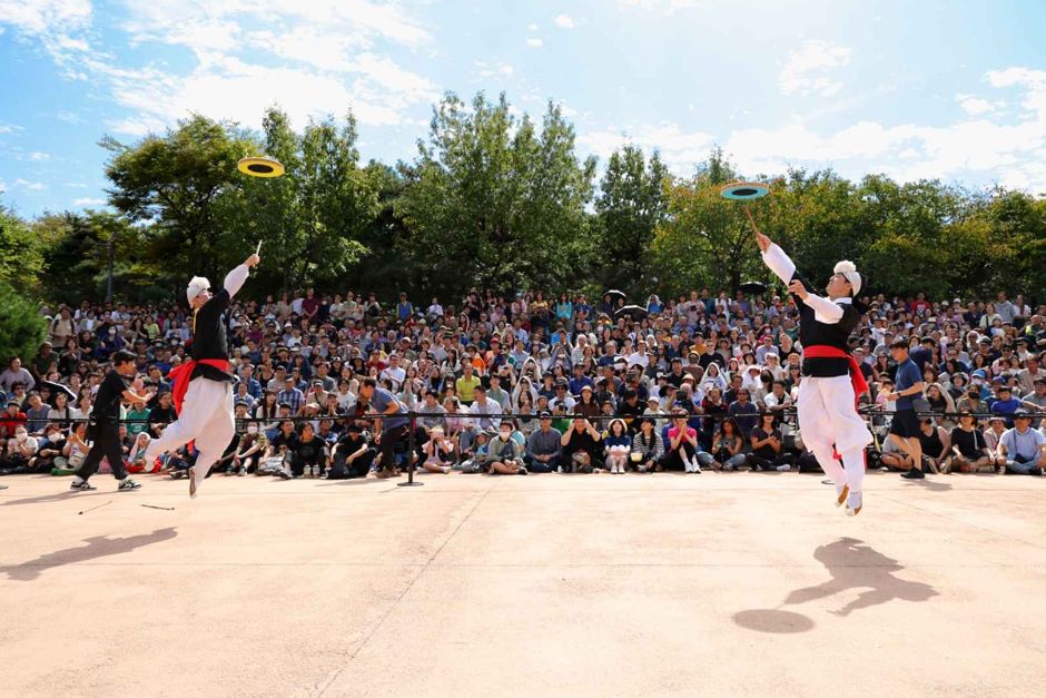 Namsangol Hangawi Festival Samsamorak (남산골 한가위축제 삼삼오락)