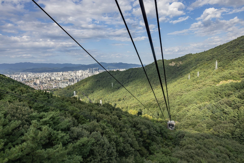 アプ山ケーブルカー（アプ山展望台）（앞산 케이블카（앞산 전망대））