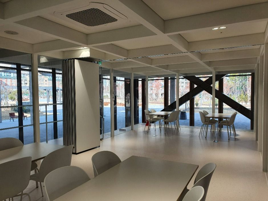 복합문화공간 111씨엠(111CM)