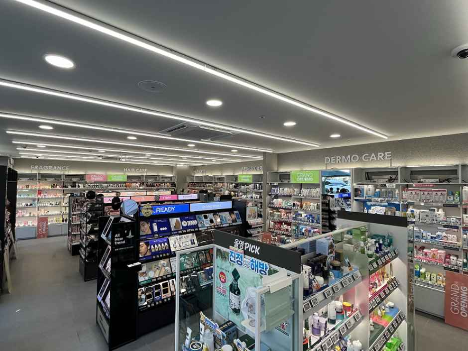 thumbnail-Olive Young Songnidan Street Branch [Tax Refund Shop](올리브영 송리단길점)-1