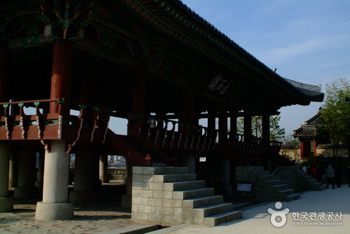 Chokseongnu Pavilion (촉석루)