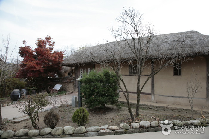 Hadong House (Andong Hahoe Village) (하동고택 - 안동하회마을) 