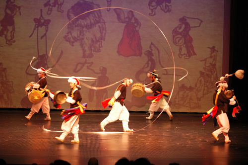 Pan, Kim Duk-soo’s Traditional Yeonhui Performance