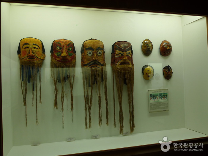 Hahoe Mask Museum (하회동 탈 박물관)