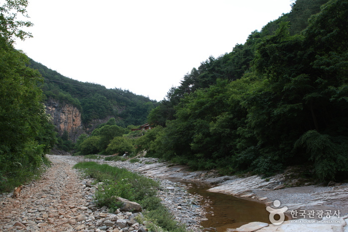 Deoksangigyegok Valley (덕산기 계곡)