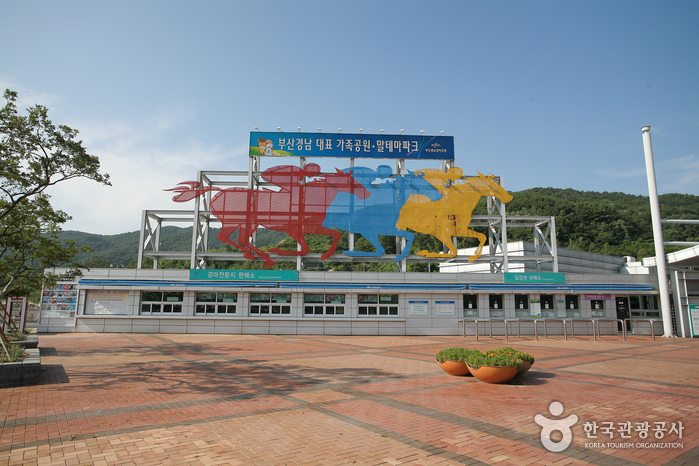 Ипподром «Let's Run Park Пусан Кённам» (렛츠런파크부산경남 (부산경남경마공원))