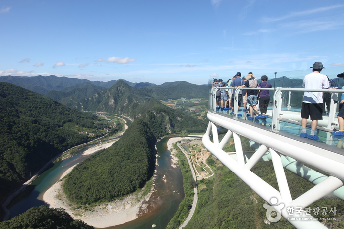 Обзорная площадка Пёнбанчхи Skywalk (병방치 스카이워크)