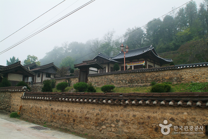 Imcheonggak House (안동 임청각)