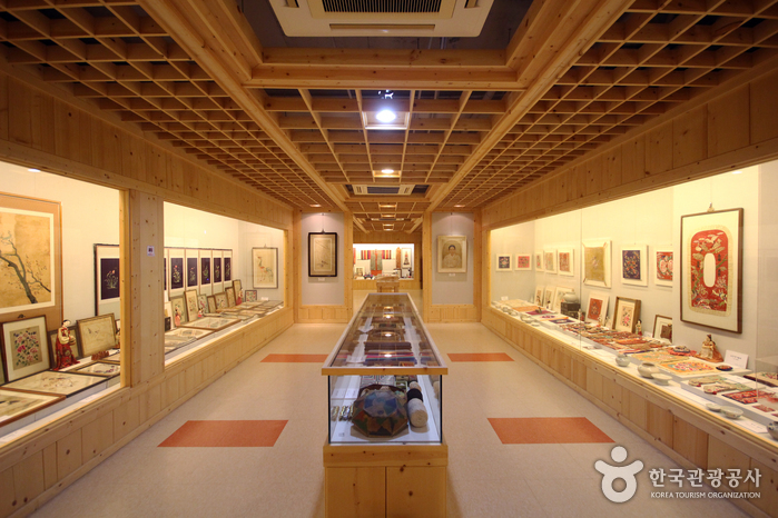 Museo del Bordado Oriental (동양자수박물관)