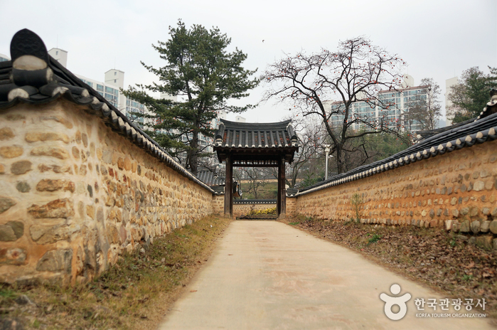 Daejeon Hoedeok Dongchundang Park (대전 회덕 동춘당 공원)