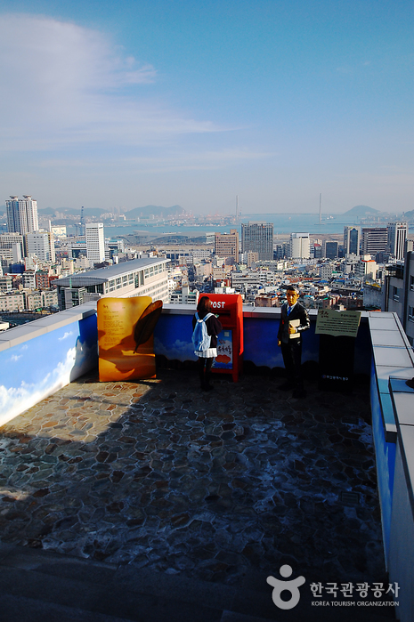 Yu Chi-hwan Postbox Observatory (유치환 우체통 전망대)