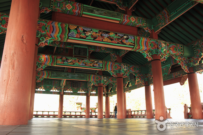 Pavillon Chokseongnu (촉석루)