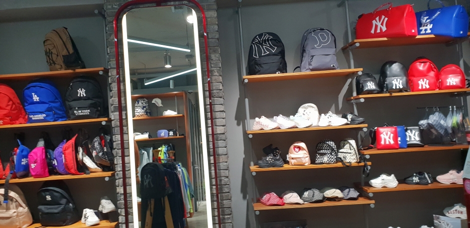 MLB - Chungjang-ro Branch [Tax Refund Shop] (엠엘비 충장로점)