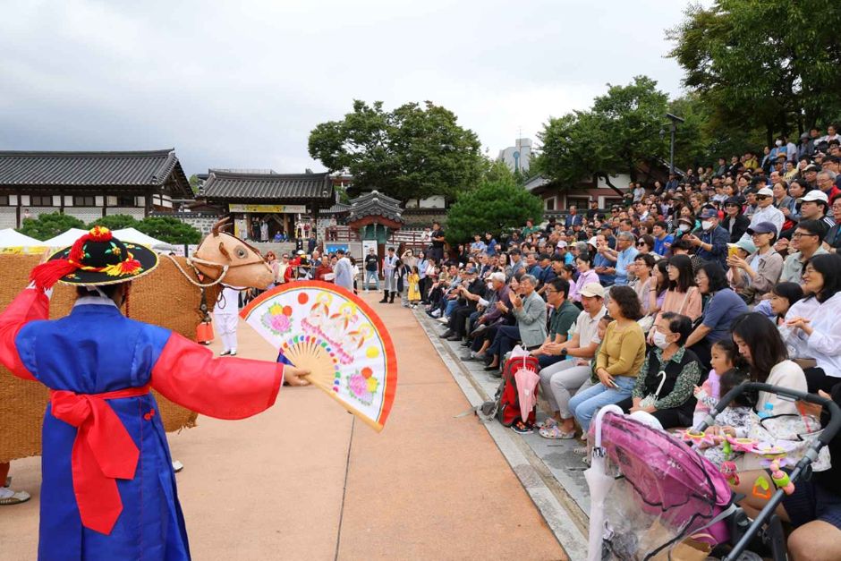 Namsangol Hangawi Festival Samsamorak (남산골 한가위축제 삼삼오락)