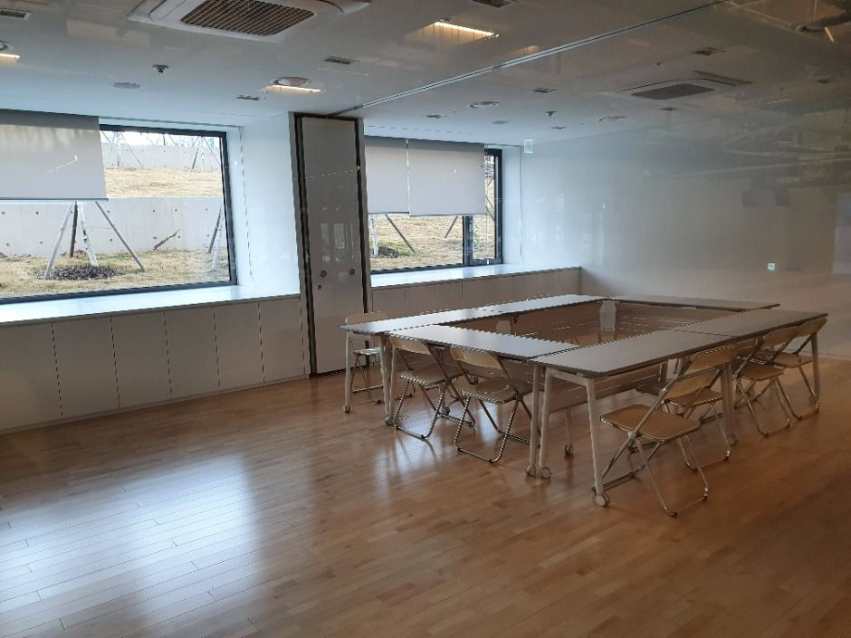 복합문화공간 111씨엠(111CM)