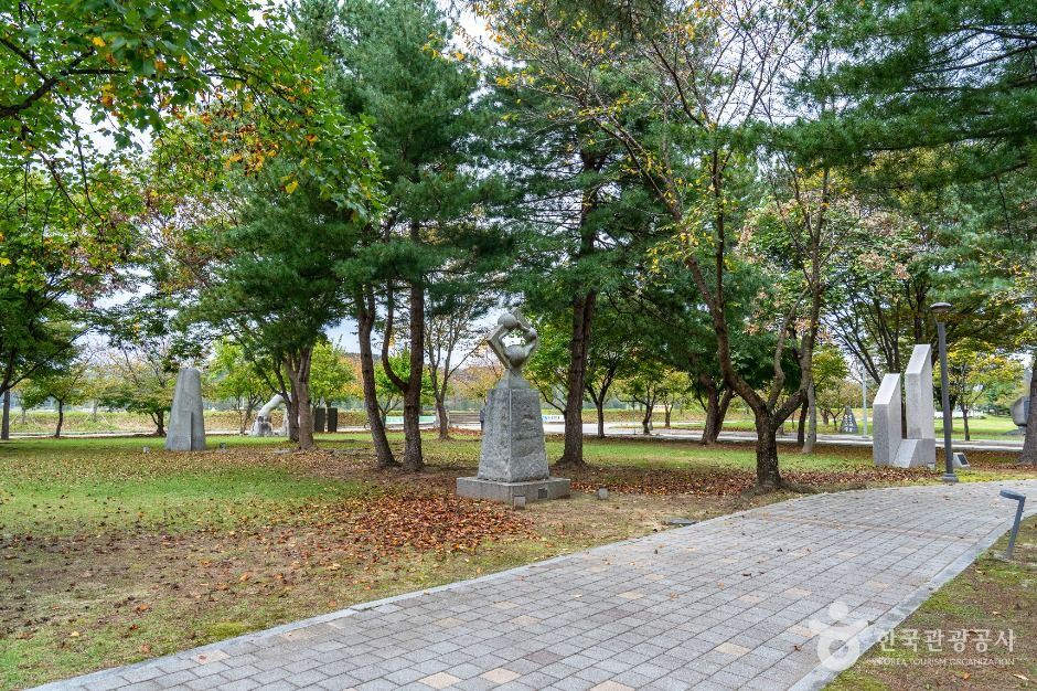 구드래조각공원