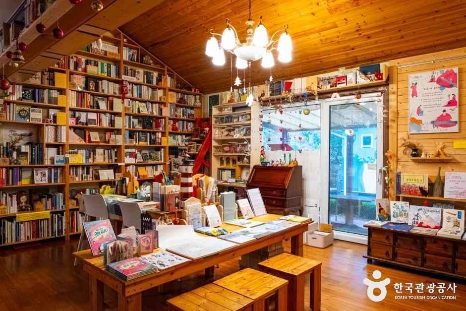 thumbnail-숲속작은책방-13