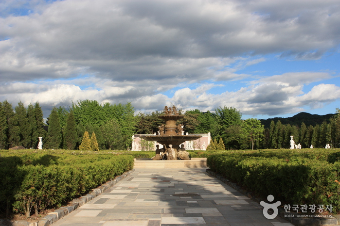 The Botanical Garden BCJ (Byeokchoji) (벽초지 문화수목원)
